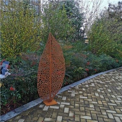 Skultura tal-werqa dekorattiva tal-Azzar Corten