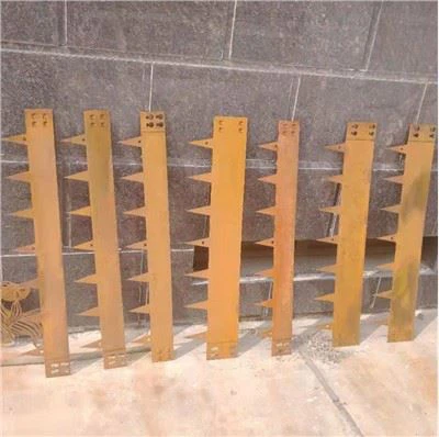 Installazzjoni ta 'bordijiet tal-pajsaġġ tal-metall
