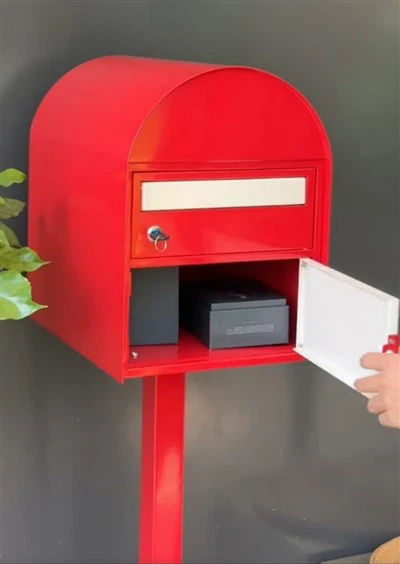 Dekorazzjoni tal-Ġnien Postbox tal-Ħadid ta 'barra